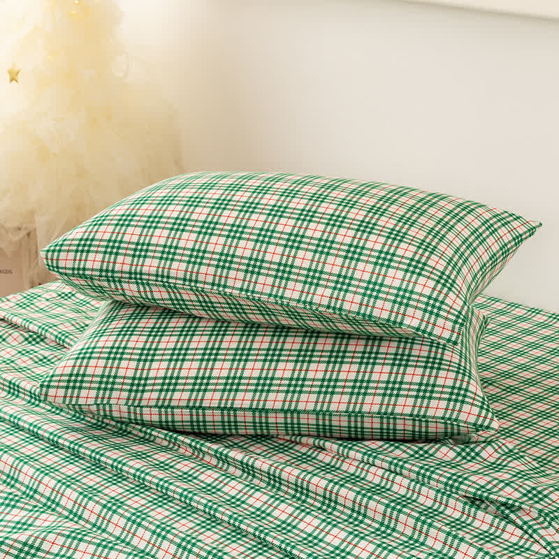 Brighthowl Classic Christmas Gingham Sheet Set